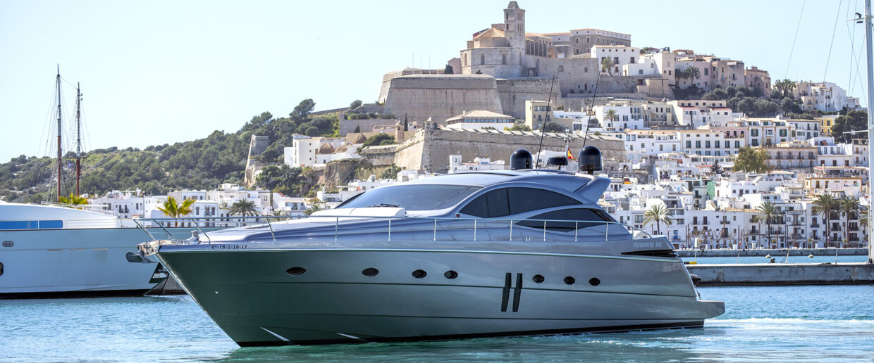 Pershing 62