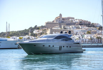 Pershing 62